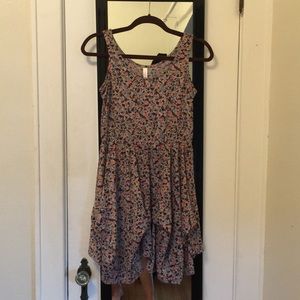 Unique floral print sleeveless dress!